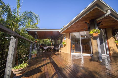 'The Tree House.' Treetop Living Near The Ocean, Coolum Beach, QLD, Australia - Accommodation Gladstone 2