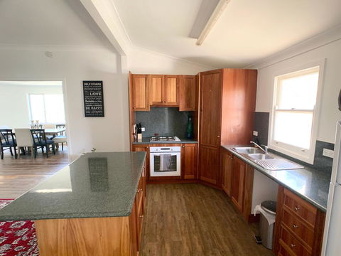'The Wattles' - True Country Escape Near Wineries - Borenore - Accommodation Gladstone 1