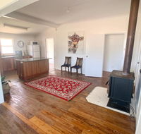 'The Wattles' - True Country Escape Near Wineries - Borenore - Accommodation Gladstone
