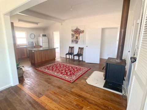 'The Wattles' - True Country Escape Near Wineries - Borenore - Accommodation Gladstone 0