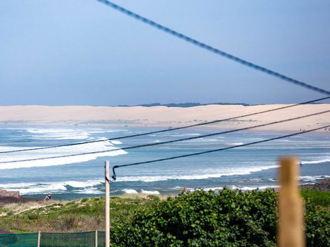 'Walk On Birubi', 1/40 Ocean Ave - Pet Friendly, WIFI, Boat Parking & Water Views - Accommodation Gladstone 0