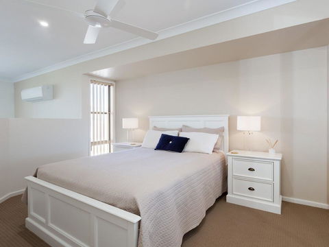 'Walk On Birubi', 1/40 Ocean Ave - Pet Friendly, WIFI, Boat Parking & Water Views - Accommodation Gladstone 2