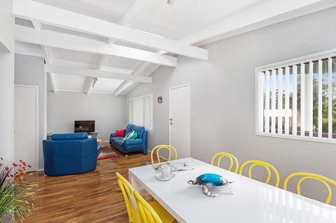 'White Sands', Mollymook - Accommodation Gladstone 2