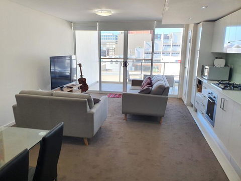 (just Listed) Bolton St 1br 350m Walk To Newcastle Beach +++ Wifi End Eand - Accommodation Gladstone 3