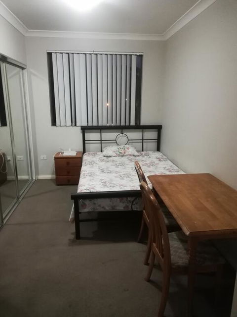 0ne Master In 3 Br. Apartment - Accommodation Gladstone 1