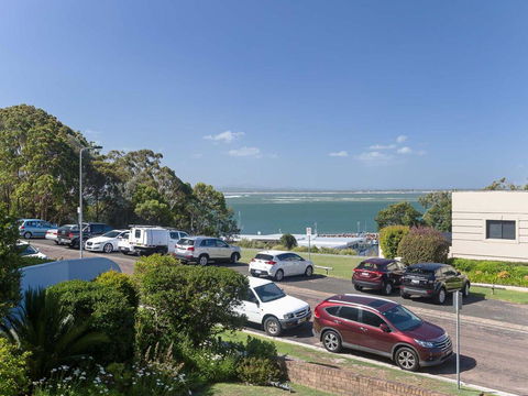 1 'Portofino' 7 Laman Street - Aircon & 1st Level Unit - Accommodation Gladstone 0