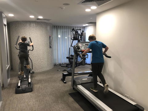 1 Bedroom Gym Pool Sauna Car Park - Accommodation Gladstone 2