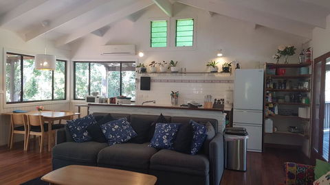 1 Bedroom Home Surrounded By Nature - Accommodation Gladstone 2