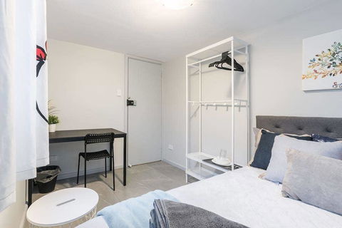 1 Double Quaint Grannyflat Private Room Near Public Transport - SHAREHOUSE - Accommodation Gladstone 1