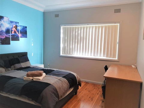 1 Double Quaint Private Room Near Public Bus Transport - SHAREHOUSE - Accommodation Gladstone 0