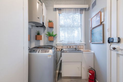 1 Private Double Room In Carramar 1 Minute Walk To Station - SHAREHOUSE - Accommodation Gladstone 3