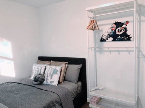 1 Private Double Room In Carramar 1-minute To Station - SHAREHOUSE - Accommodation Gladstone 0