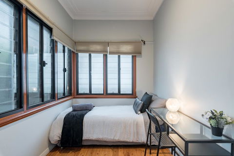 1 Private Single Room In Carramar 1-Minute Walk To Station - SHAREHOUSE - Accommodation Gladstone 0