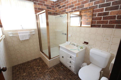 1/2 Brunswick Avenue - Accommodation Gladstone 3