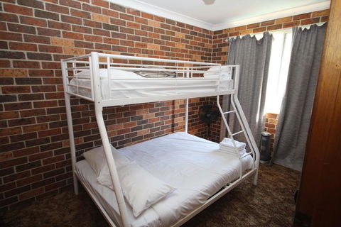 1/2 Brunswick Avenue - Accommodation Gladstone 2