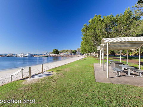 10 'Magnus Gardens' 7 Magnus Street - Air Conditioned & Walk To Town Centre - Accommodation Gladstone 0