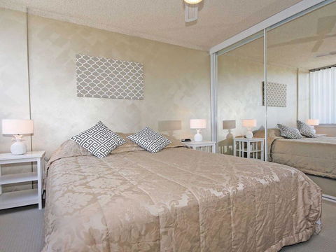 10 'Magnus Gardens' 7 Magnus Street - Air Conditioned & Walk To Town Centre - Accommodation Gladstone 2