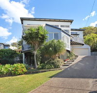 10 Barra Crescent Coolum Beach 500 BOND WIFI walking distance to beach - Accommodation Gladstone
