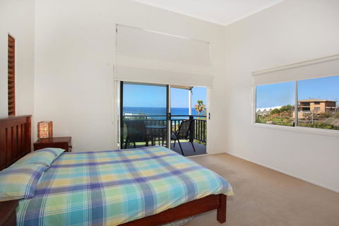 10 Barra Crescent, Coolum Beach, 500 BOND, WIFI, Walking Distance To Beach - Accommodation Gladstone 3