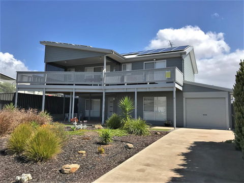 10 Hobart Road - Accommodation Gladstone 0