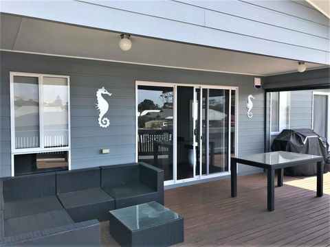 10 Hobart Road - Accommodation Gladstone 3