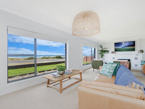 10 OCEAN VILLA - Accommodation Gladstone 1
