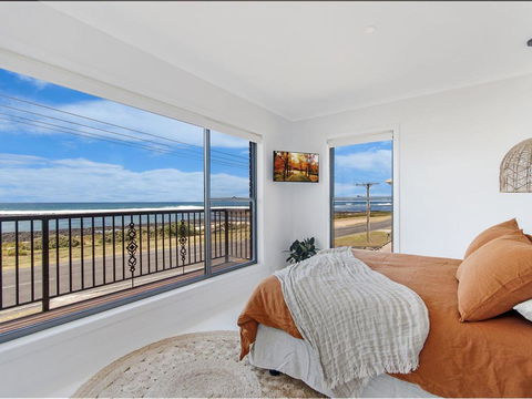 10 OCEAN VILLA - Accommodation Gladstone 0