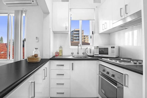 10 South Pacific 2 Bedrooms - Accommodation Gladstone 1
