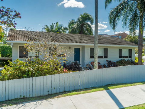 107 First Avenue - Accommodation Gladstone 0