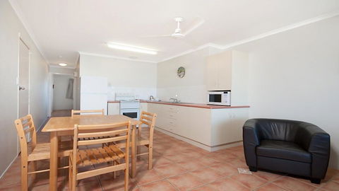 10T Beachfront Apartments - Accommodation Gladstone 3