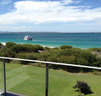 11 'Luskin Lodge' 29 Weatherly Close - stunning water views - Accommodation Gladstone