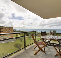 11 'Promenade' 8 Intrepid Close - air conditioned unit with beautiful water views - Accommodation Gladstone