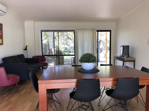 11 Findlay Street - Accommodation Gladstone 0