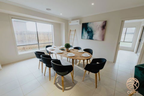 113, Balanchin Street Family Resort In Point Cook - Accommodation Gladstone 2
