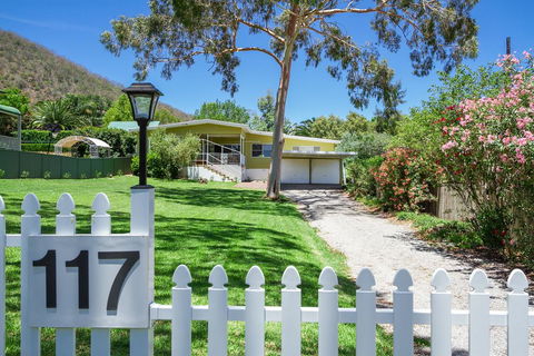 117 Fitzroy Street - Accommodation Gladstone 0