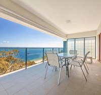 12 'Le Vogue' 16 Magnus St - Sensational Water Views Lift Pool  Tennis Court - Accommodation Gladstone
