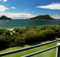 12 'Ocean Shores' 27 Weatherly Cl - Waterfront Unit with Sensational Water Views WIFI  Air Conditioning - Accommodation Gladstone