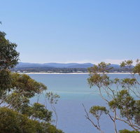 12 'Thurlow Lodge' 6 Thurlow Avenue - water views pool and central location - Accommodation Gladstone