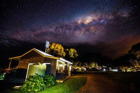 12 Apostles Cottages - Accommodation Gladstone 0