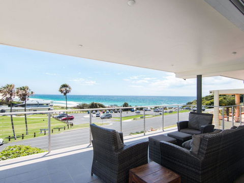 12 Cliff Road - Accommodation Gladstone 1