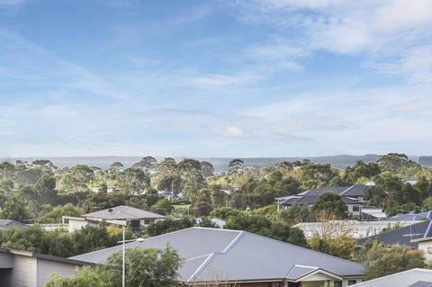 12 Echidna Grove - Accommodation Gladstone 1