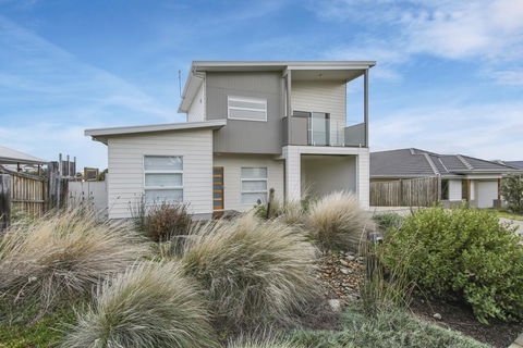 12 Echidna Grove - Accommodation Gladstone 0