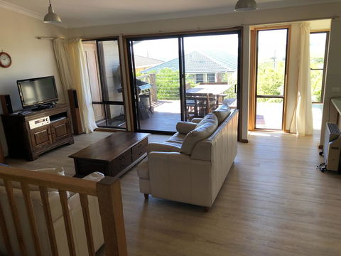 121 Montague Avenue, Kianga - Accommodation Gladstone 2