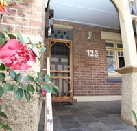123 Hill St Heart of Orange Double Brick - Accommodation Gladstone