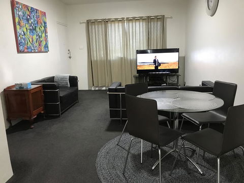 14 Elizabeth St - Accommodation Gladstone 2