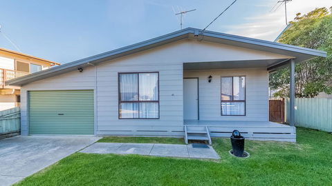 14 Lansell Road, Cowes - Accommodation Gladstone 3