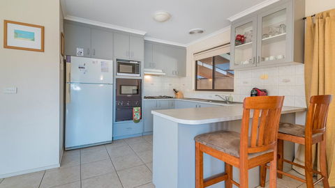 14 Lansell Road, Cowes - Accommodation Gladstone 1