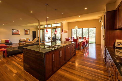 141 Providence Drive, Bowhill - Accommodation Gladstone 2