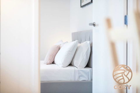 143, Summer Time Freshment In Melbourne Village - Accommodation Gladstone 2
