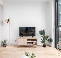 143 Summer Time Freshment in Melbourne Village - Accommodation Gladstone